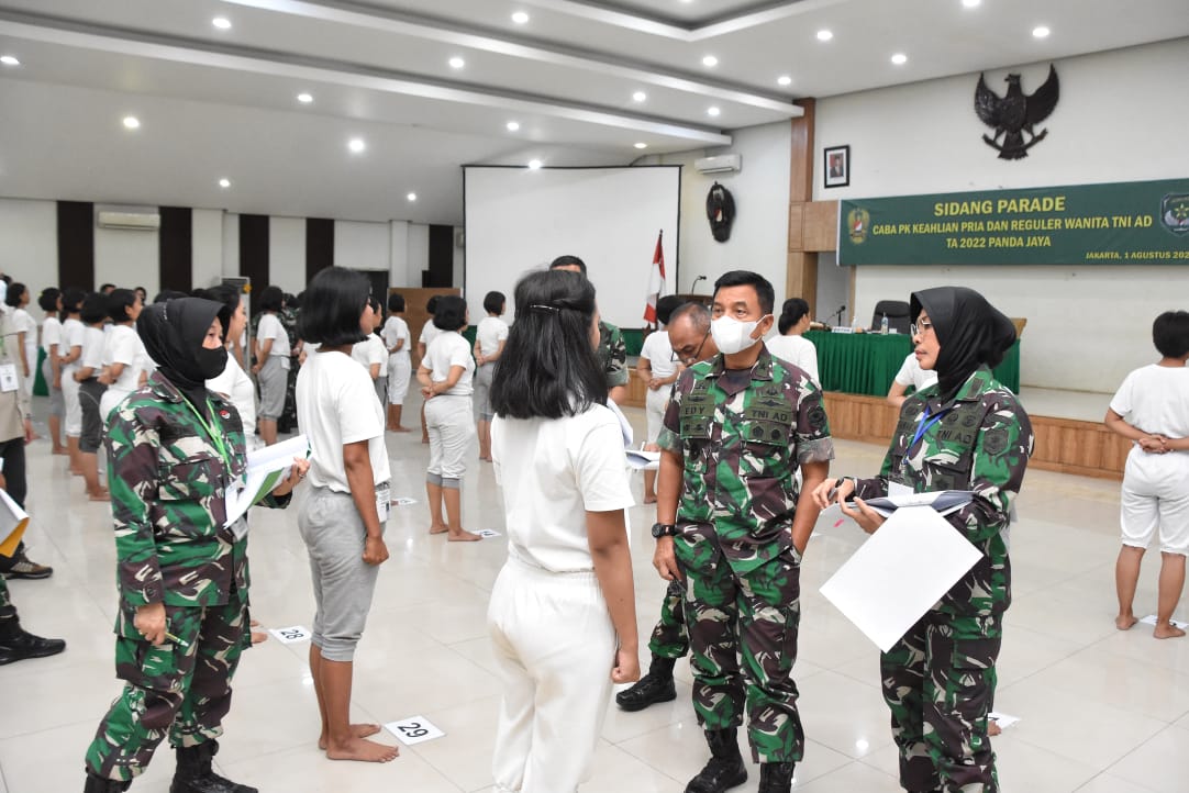 Sidang Parade Calon Bintara PK Keahlian Pria Dan Reguler Wanita TNI AD