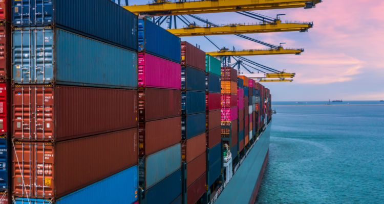 kapal logistik laut 1